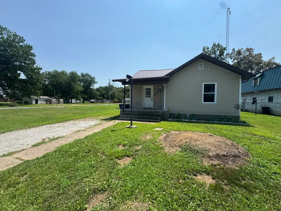 1204 W Oak Street, West Frankfort, IL 62896 - #3