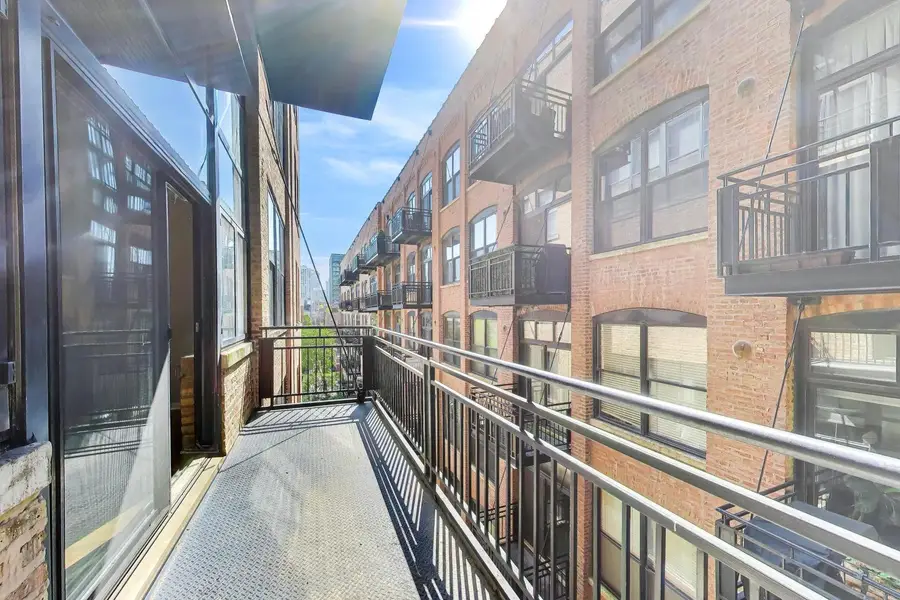 525 W Superior Street #428, Chicago, IL 60654 - #2