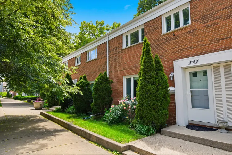 1155 Peterson Avenue #B, Park Ridge, IL 60068 - #2