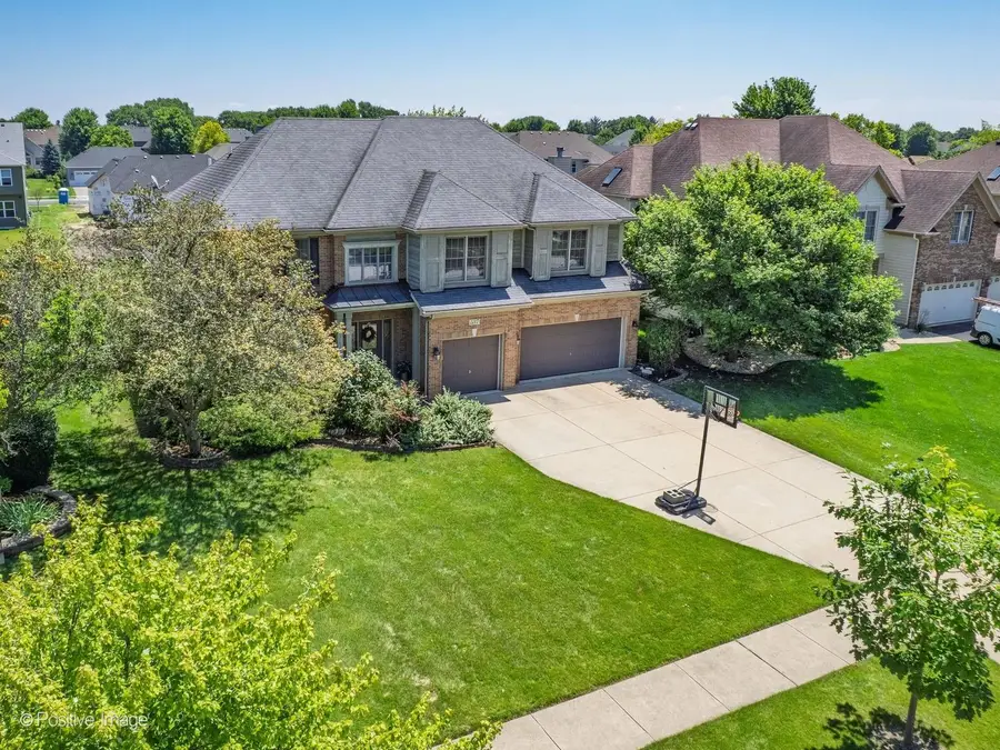 537 N Sycamore Lane, North Aurora, IL 60542 - #2