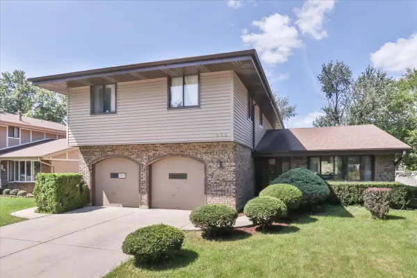 988 Tiverton Court, Schaumburg, IL 60193