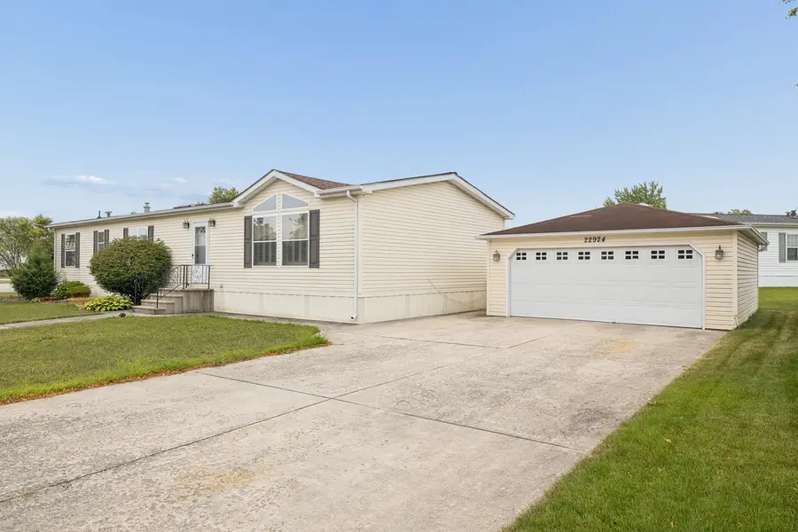 22924 S Pine Valley Drive, Frankfort, IL 60423 - #3