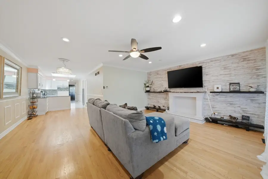 2922 W Nelson Street, Chicago, IL 60618 - #3