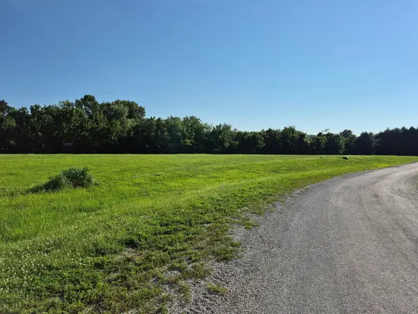 25 Oak Pointe, Neoga, IL 62447