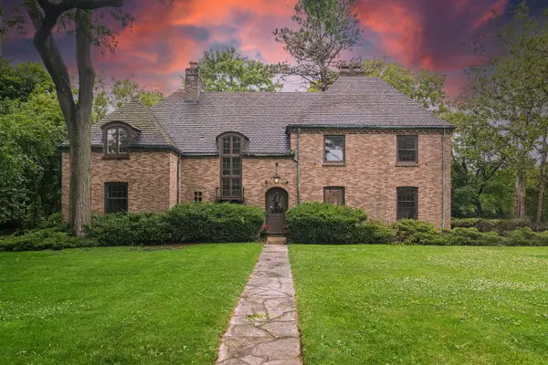 102 Pine Road, Barrington, IL 60010