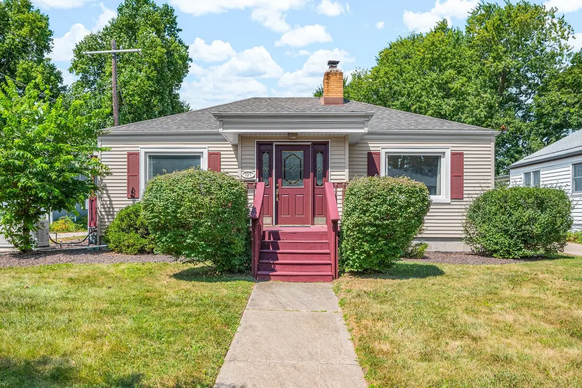 107 S Moore Street, Bloomington, IL 61701 - #1