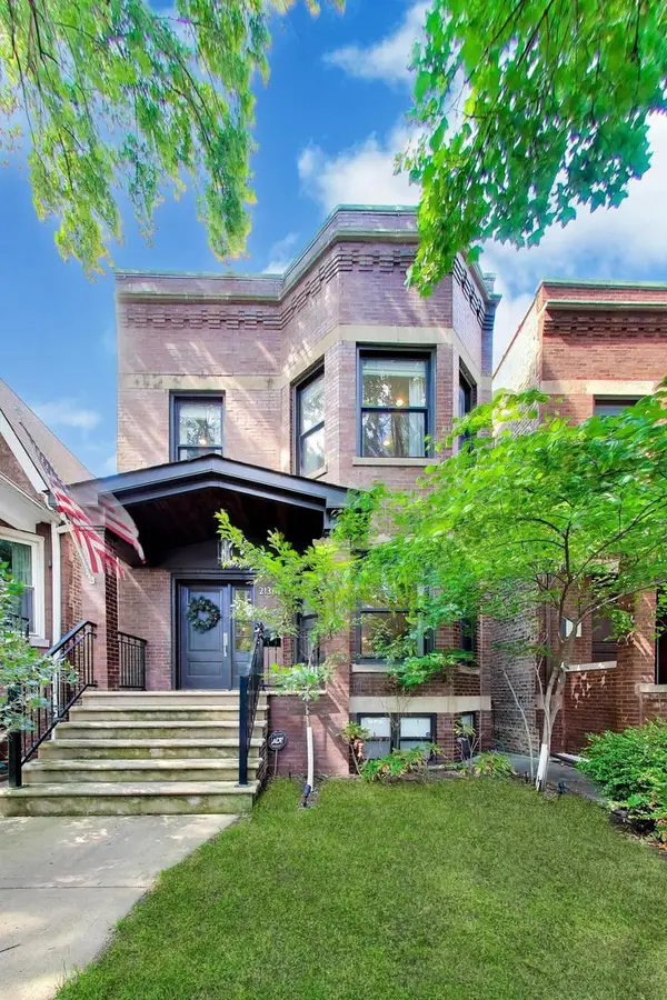 2136 W Waveland Avenue, Chicago, IL 60618