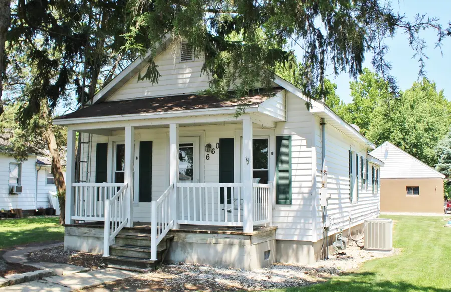 660 W Elm Street, South Wilmington, IL 60474 - #2