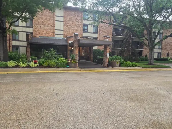 301 Lake Hinsdale Drive #108, Willowbrook, IL 60527