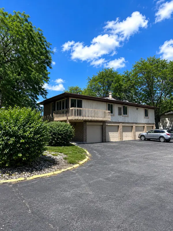 15713 Orlan Brook Drive #100, Orland Park, IL 60462