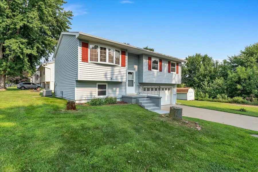5731 N Howell Street, Davenport, IA 52806 - #2