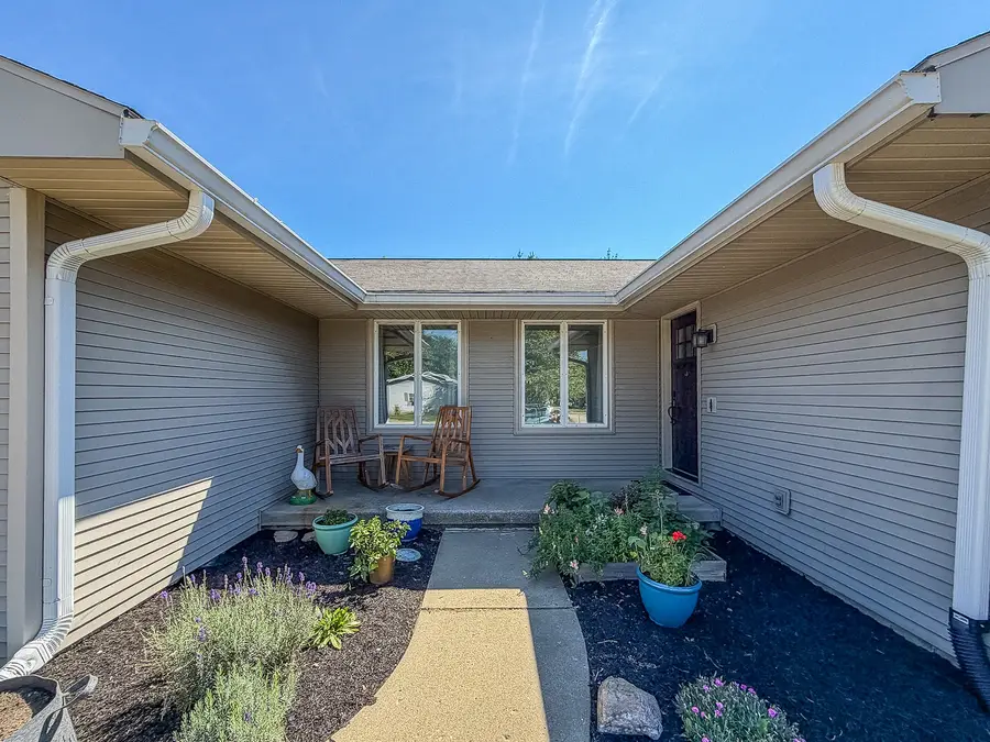 2235 Eden Drive, Charleston, IL 61920 - #2