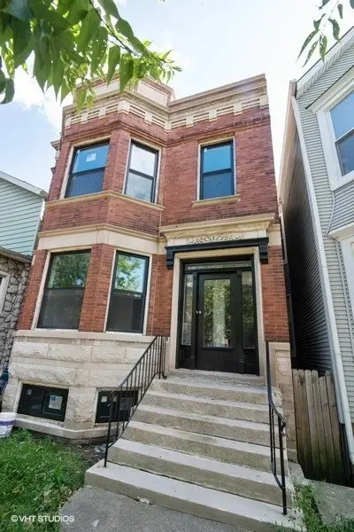 2843 W Fletcher Street, Chicago, IL 60618