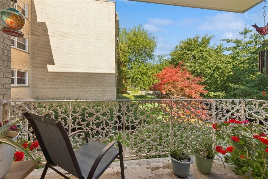 710 Oakton Street #201, Evanston, IL 60202 - #2