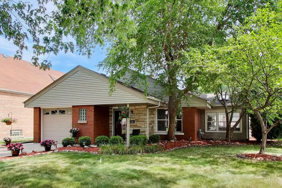 9717 S Avers Avenue, Evergreen Park, IL 60805 - #2