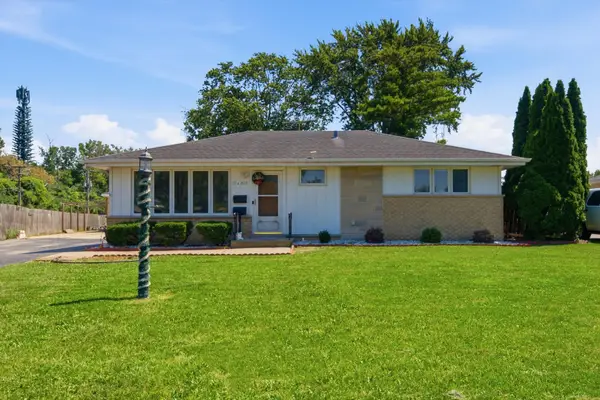 15W425 Victory Parkway, Elmhurst, IL 60126