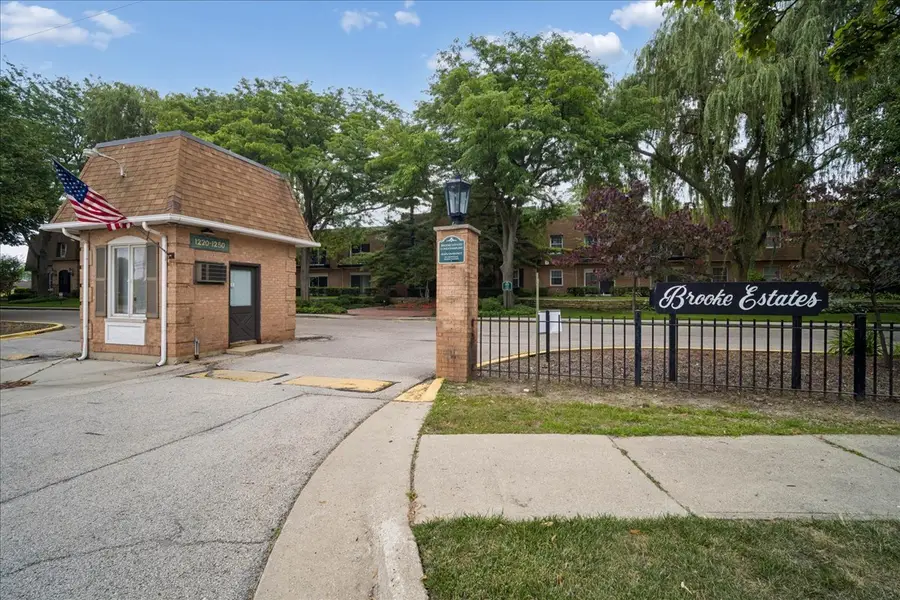 1220 Park Avenue W #132, Highland Park, IL 60035 - #2