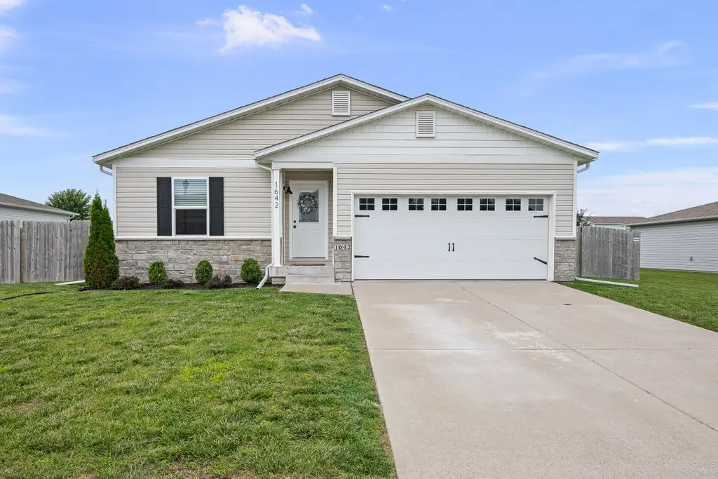 1642 Westport Drive, Davenport, IA 52804 - #1