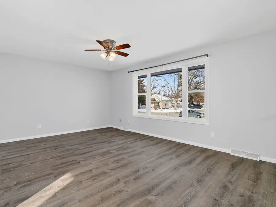 105 W Oak Street, Coal City, IL 60416 - #3