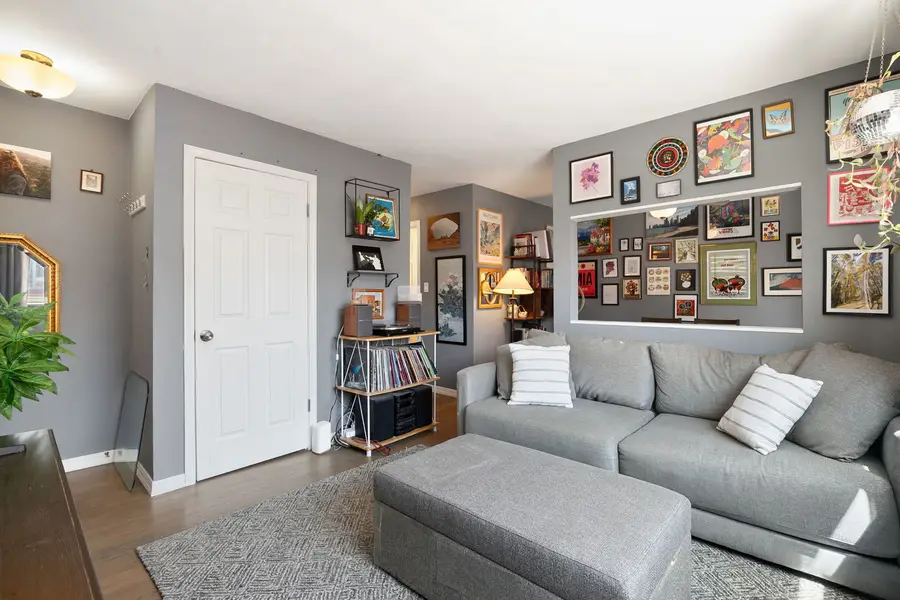 3037 W Montrose Avenue #3A, Chicago, IL 60618 - #3