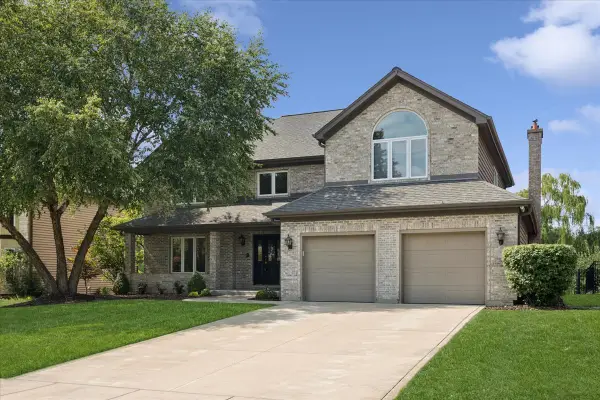 2066 Bunker Circle, Naperville, IL 60563