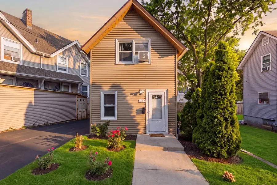327 Ann Street, Elgin, IL 60120 - #2