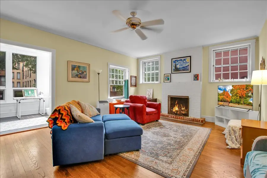 907 W Ainslie Street #1, Chicago, IL 60640 - #3