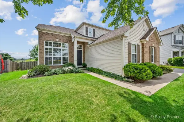 2033 Greenview Drive, Woodstock, IL 60098