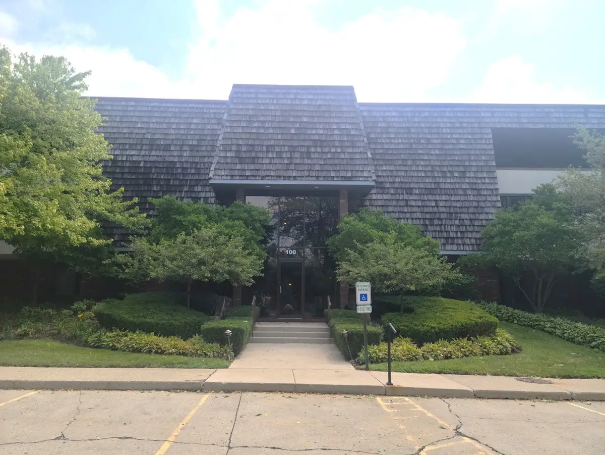 100 Red Top Drive #303, Libertyville, IL 60048 - #1