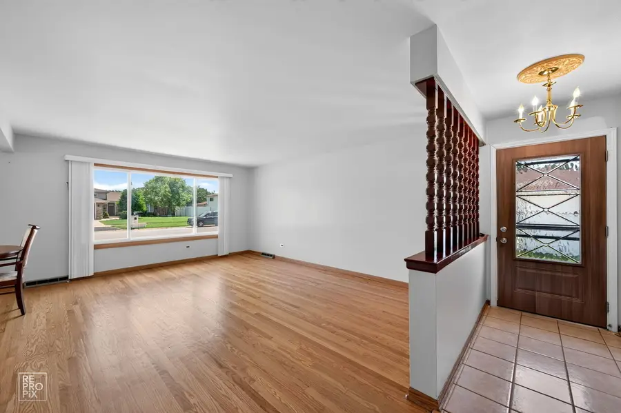 9132 Meade Avenue, Oak Lawn, IL 60453 - #2