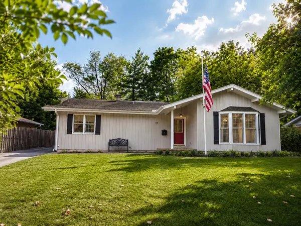 136 E Kimball Avenue, Woodstock, IL 60098