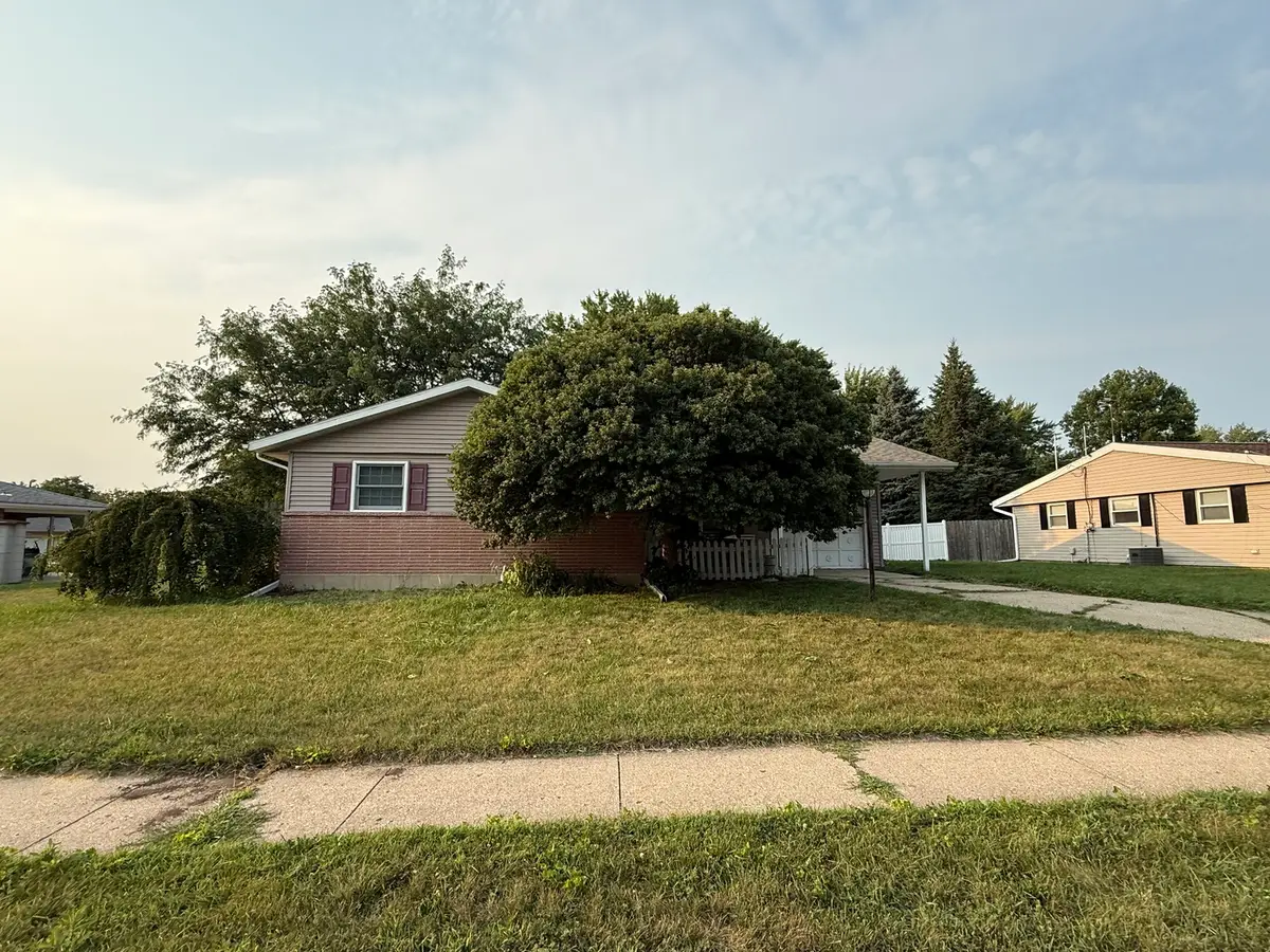 1204 E 20th Street, Sterling, IL 61081 - #1