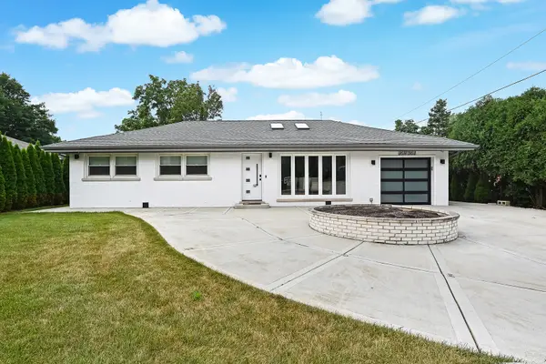 16W361 95th Place, Burr Ridge, IL 60527