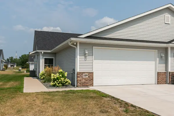 109 Beacon Harbor Circle, East Moline, IL 61244