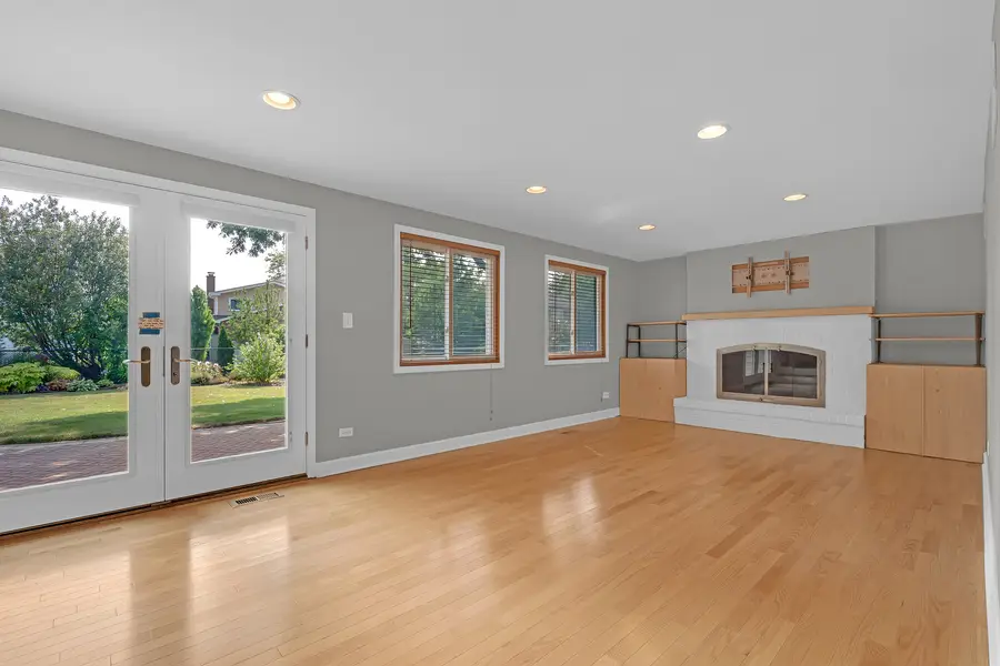 650 Newport Avenue, Westmont, IL 60559 - #3