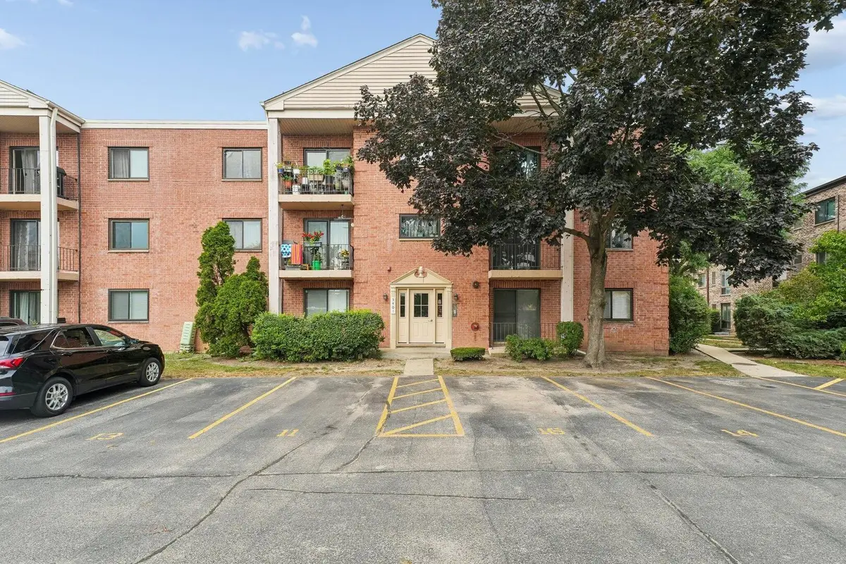 5401 Chateau Drive #4, Rolling Meadows, IL 60008 - #1