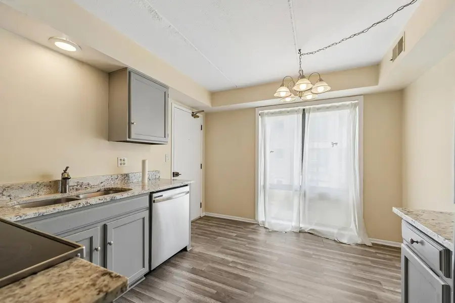 5401 Chateau Drive #4, Rolling Meadows, IL 60008 - #3