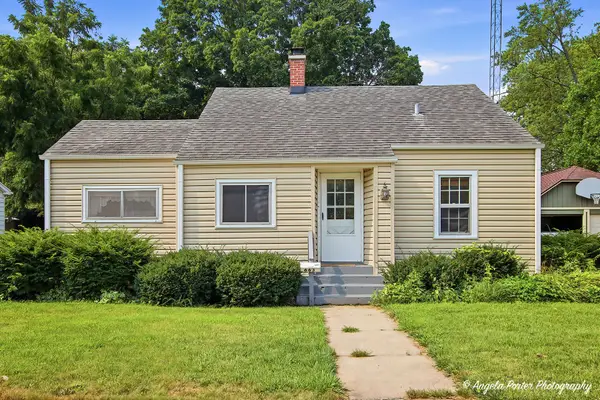 663 Pleasant Street, Woodstock, IL 60098