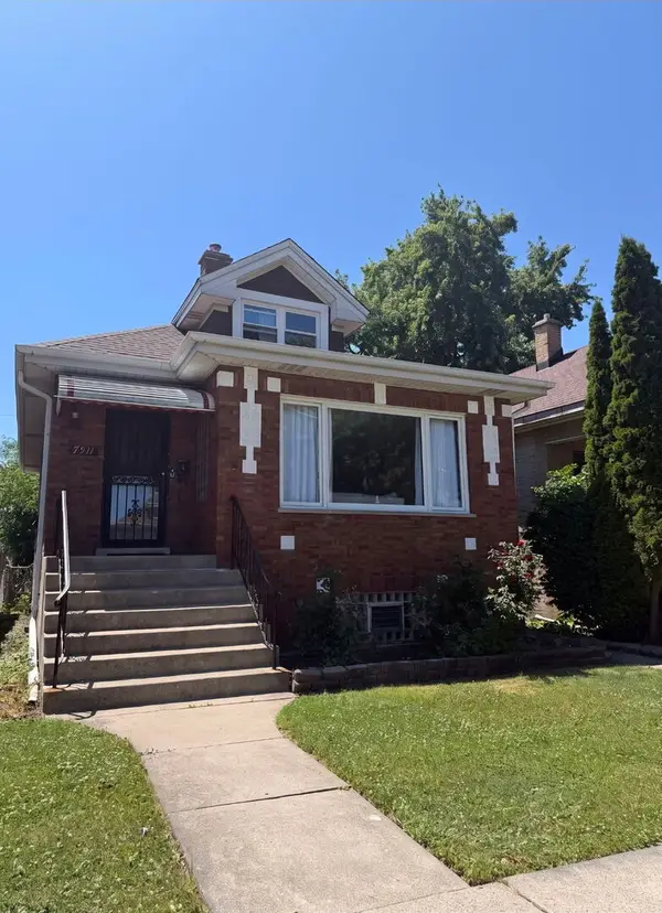 7911 W Oakleaf Avenue, Elmwood Park, IL 60707