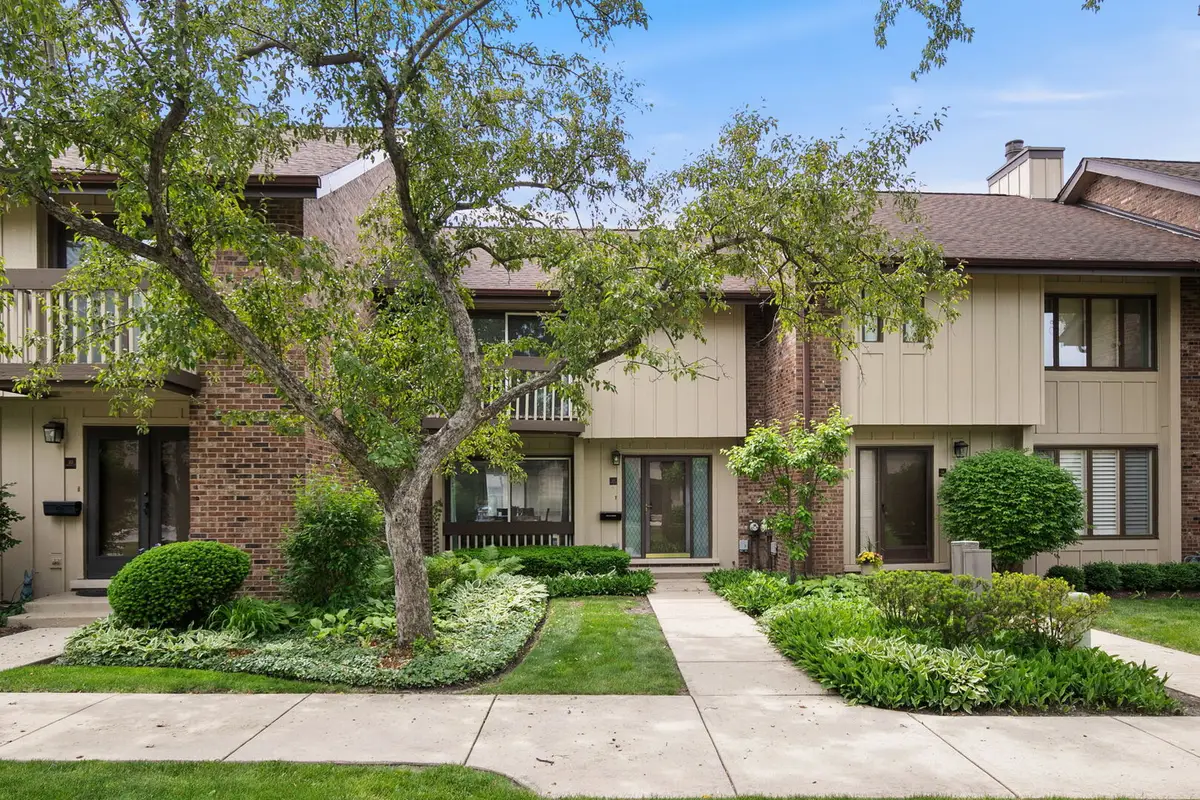 21 Kyle Court, Willowbrook, IL 60527 - #1