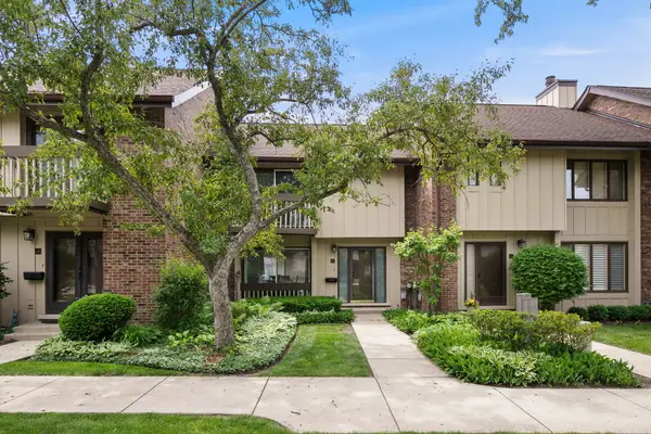 21 Kyle Court, Willowbrook, IL 60527
