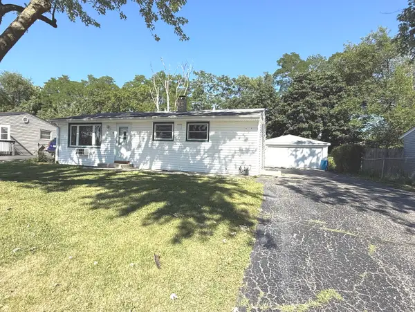 15 Alameda Drive, Carpentersville, IL 60110