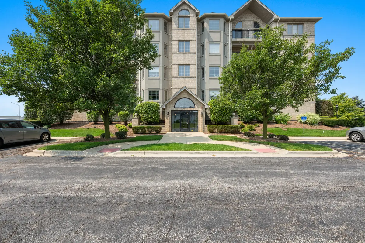 8515 Woodward Avenue #303, Woodridge, IL 60517 - #1