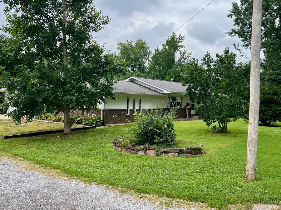 207 W 13th Street, Johnston City, IL 62951 - #2