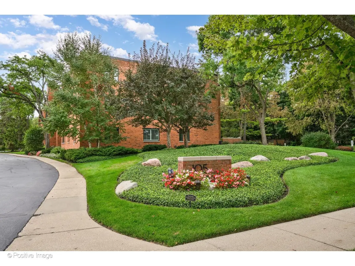 105 E Laurel Avenue #103, Lake Forest, IL 60045 - #1