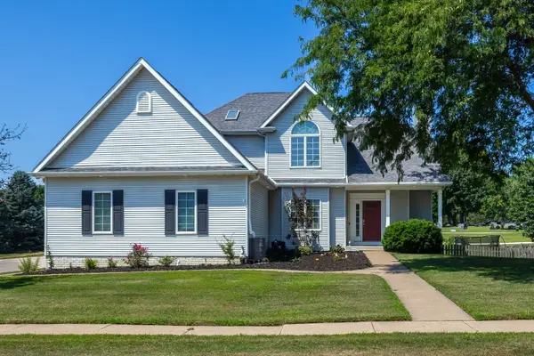 1209 Iowa Drive, Le Claire, IA 52753