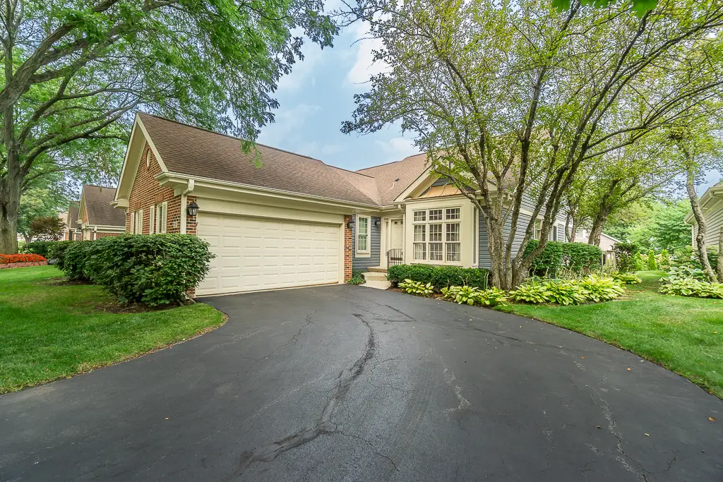 2157 N Lake Shore Circle, Arlington Heights, IL 60004 - #1