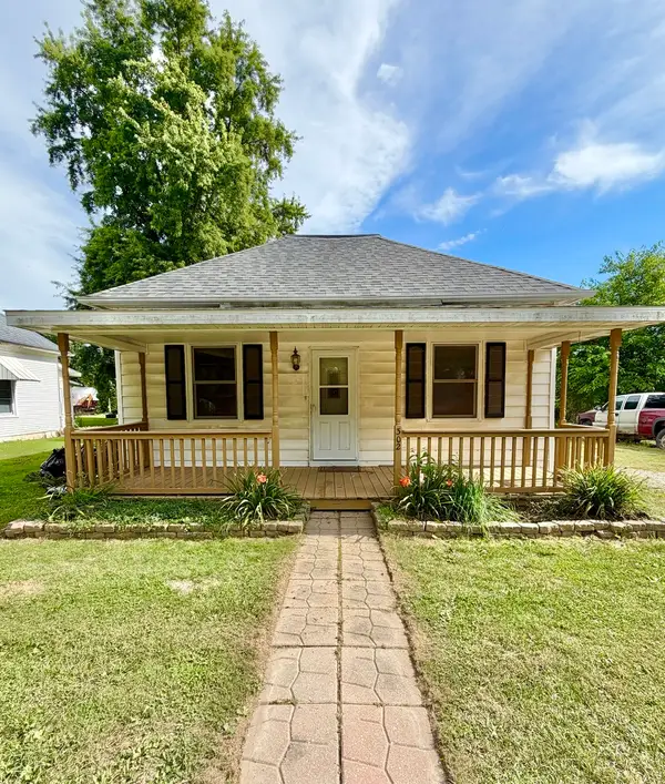 302 E Jackson Street, Saybrook, IL 61770