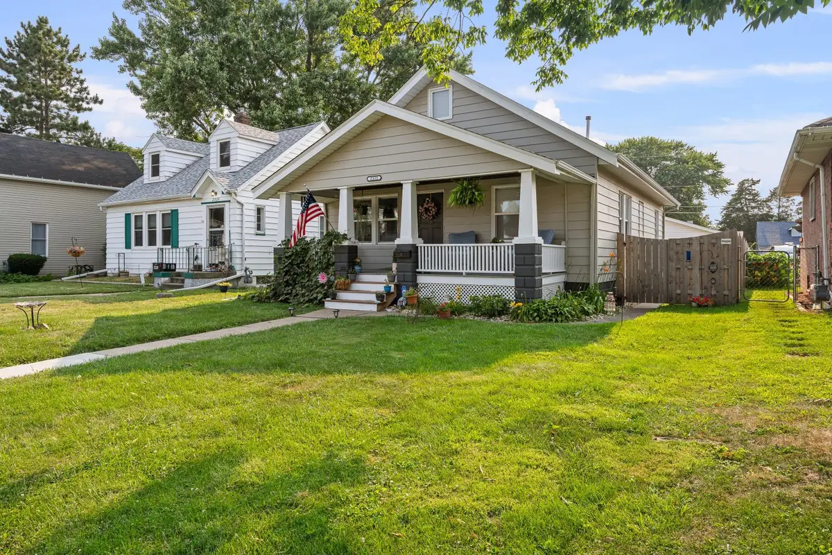 2325 29th Street, Moline, IL 61265 - #1