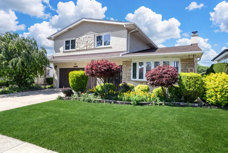 8432 W Amelia Drive, Niles, IL 60714 - #2